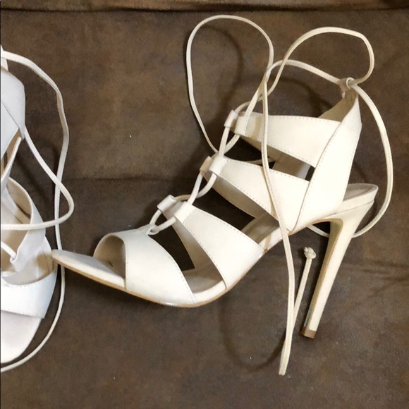 Steve Madden lace-up leather heels. Size 9 - Picture 3 of 10